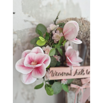 Wiosenny wianek z magnolią